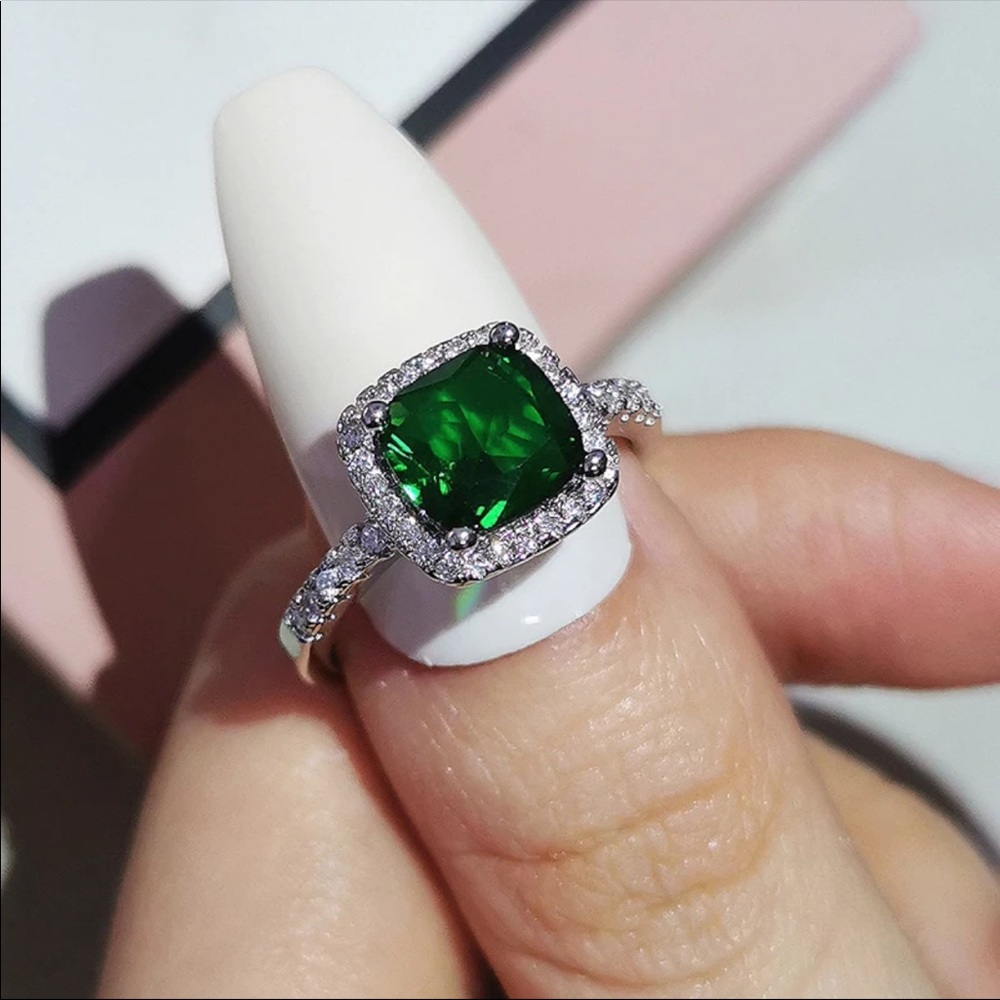New 925 Silver Set Engagement Emerald Ring - Picture 3 of 4
